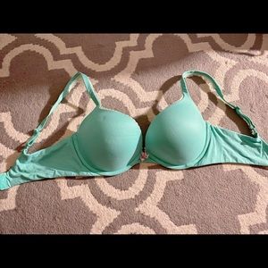 Victoria’s Secret body by Victoria push up bra